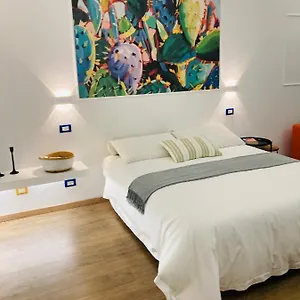https://lavica-di-mezzo-apartments.taorminaitalyhotels.com